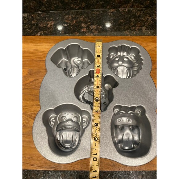 Nordic Ware Hungry/Jungle Animals Mold - Picture 7 of 8